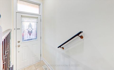 Photo 4 at 19 Kawneer Terrace, Dorset Park, Toronto