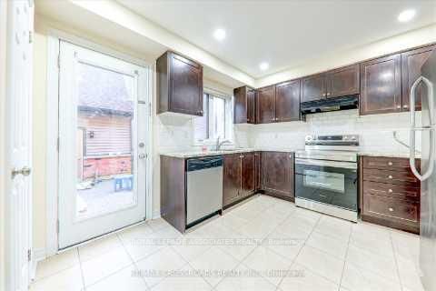 Photo 11 at 19 Kawneer Terrace, Dorset Park, Toronto
