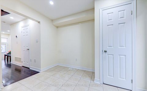 Photo 13 at 19 Kawneer Terrace, Dorset Park, Toronto