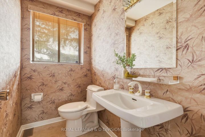 Photo 12 at 122 Cortleigh Boulevard, Lawrence Park South, Toronto