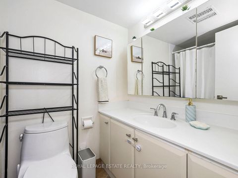 Photo 34 at PH05 - 75 Graydon Hall Manor, Donalda, Toronto