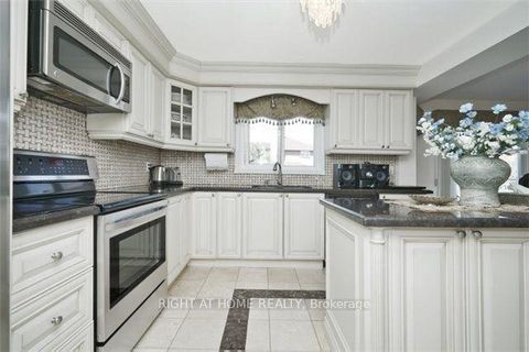 Photo 4 at 358 Valleymede Drive, Doncrest, Richmond Hill