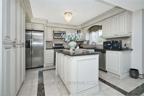 Photo 8 at 358 Valleymede Drive, Doncrest, Richmond Hill