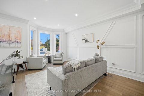 Photo 2 at 195 Danforth Road, Oakridge, Toronto