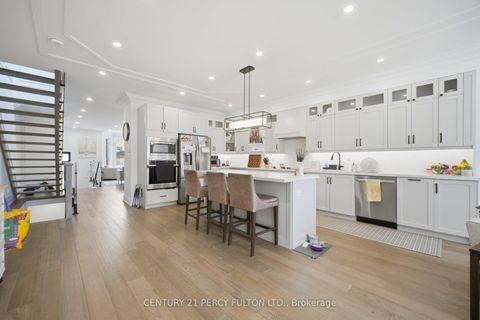 Photo 11 at 195 Danforth Road, Oakridge, Toronto