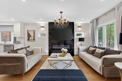 Photo 2 at 1 Wanless Crescent, Lawrence Park South, Toronto