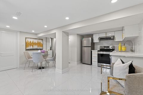 Photo 31 at 1 Wanless Crescent, Lawrence Park South, Toronto