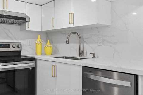 Photo 33 at 1 Wanless Crescent, Lawrence Park South, Toronto