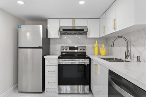 Photo 34 at 1 Wanless Crescent, Lawrence Park South, Toronto