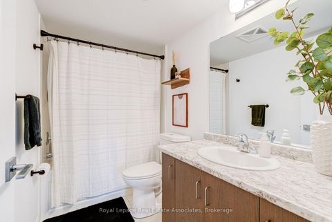 Photo 13 at 13 - 95 Eastwood Park Gardens, Long Branch, Toronto