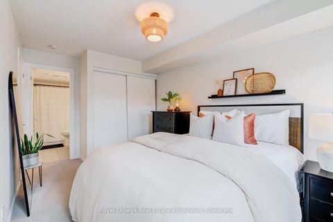 Photo 14 at 13 - 95 Eastwood Park Gardens, Long Branch, Toronto