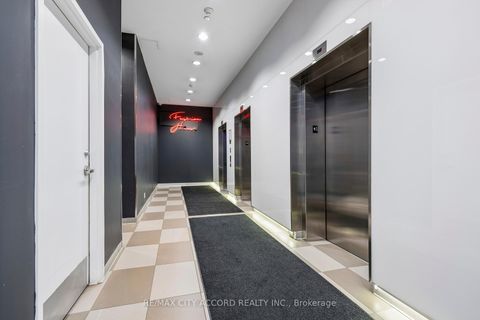 Photo 6 at 718 - 560 King Street W, Waterfront Communities C1, Toronto