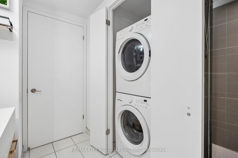 Photo 8 at 718 - 560 King Street W, Waterfront Communities C1, Toronto