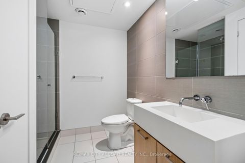 Photo 9 at 718 - 560 King Street W, Waterfront Communities C1, Toronto