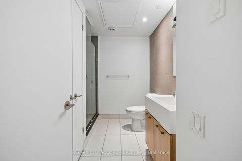 Photo 10 at 718 - 560 King Street W, Waterfront Communities C1, Toronto