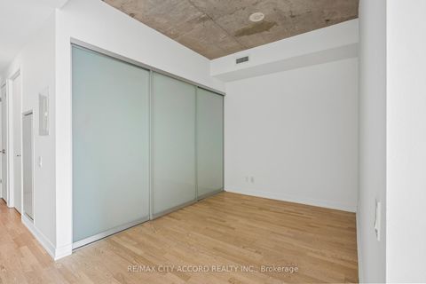Photo 11 at 718 - 560 King Street W, Waterfront Communities C1, Toronto