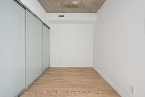 Photo 12 at 718 - 560 King Street W, Waterfront Communities C1, Toronto