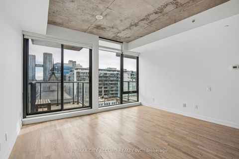 Photo 13 at 718 - 560 King Street W, Waterfront Communities C1, Toronto