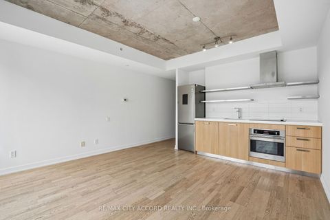 Photo 14 at 718 - 560 King Street W, Waterfront Communities C1, Toronto