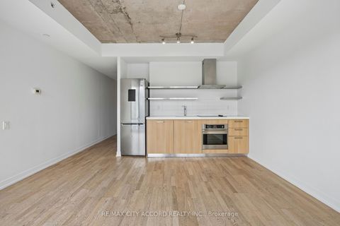 Photo 15 at 718 - 560 King Street W, Waterfront Communities C1, Toronto
