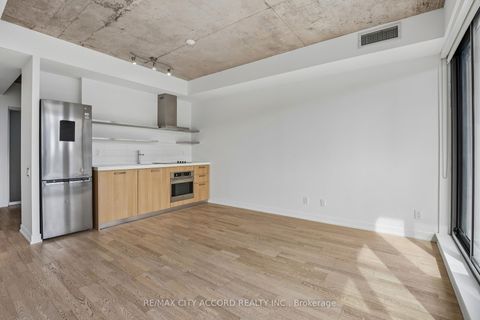 Photo 16 at 718 - 560 King Street W, Waterfront Communities C1, Toronto