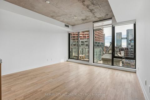 Photo 18 at 718 - 560 King Street W, Waterfront Communities C1, Toronto