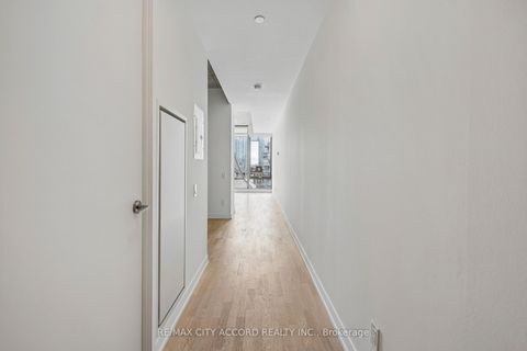 Photo 20 at 718 - 560 King Street W, Waterfront Communities C1, Toronto
