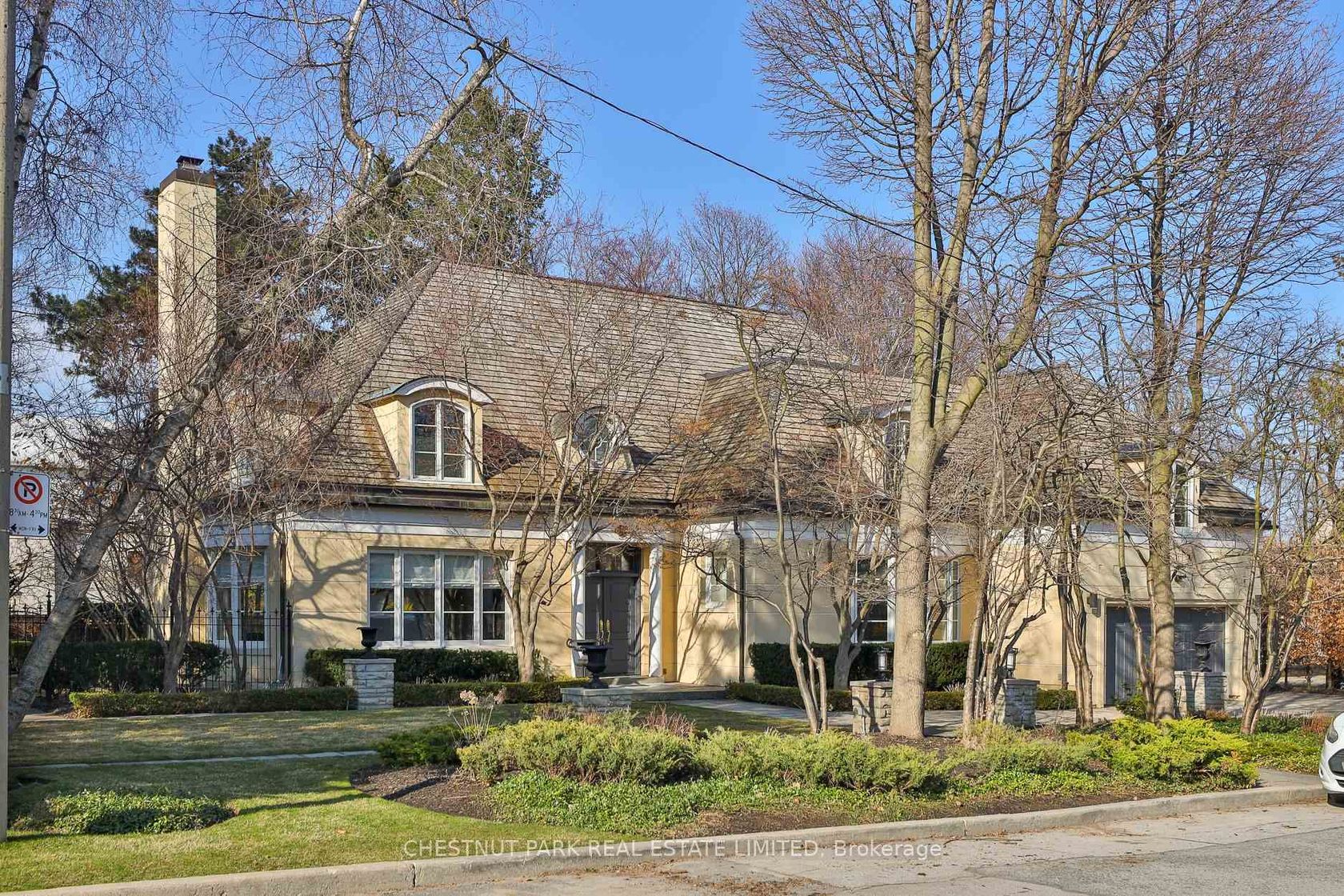 1 Glen Edyth Place, Casa Loma, Toronto photo number 2