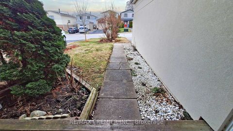 Photo 3 at 742 Beman Drive, Leslie Valley, Newmarket