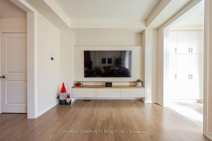 Photo 11 at 10243 Huntington Road, Kleinburg, Vaughan