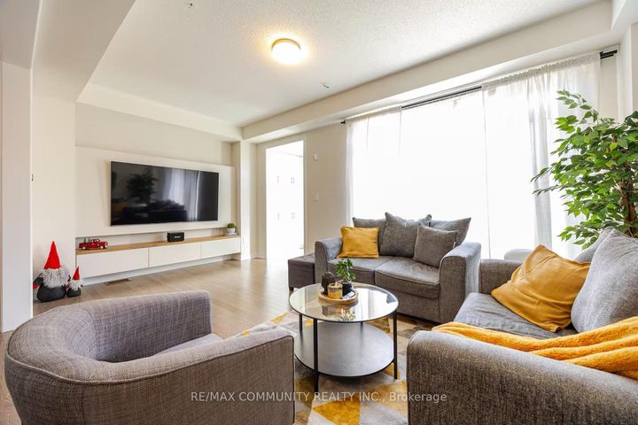 Photo 12 at 10243 Huntington Road, Kleinburg, Vaughan