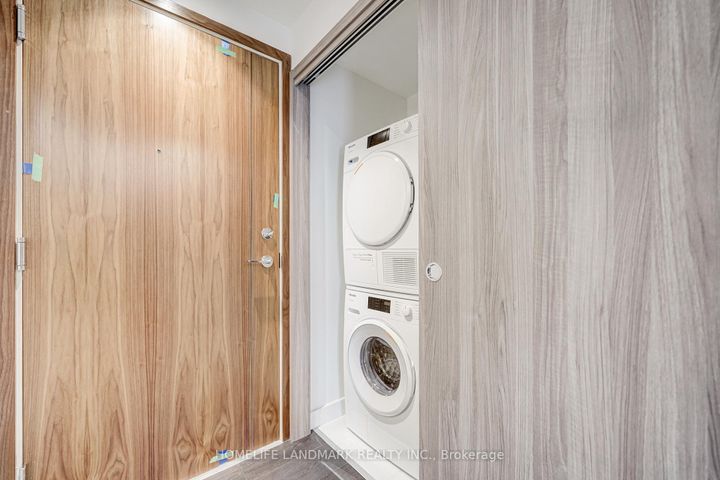 Photo 9 at 303 - 95 Mcmahon Drive, Bayview Village, Toronto