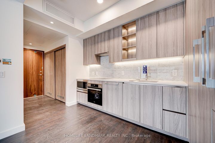 Photo 10 at 303 - 95 Mcmahon Drive, Bayview Village, Toronto