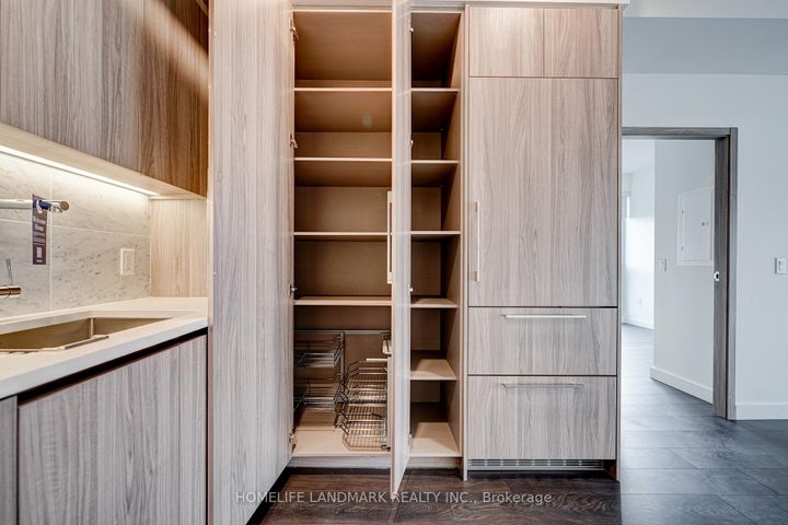 Photo 12 at 303 - 95 Mcmahon Drive, Bayview Village, Toronto