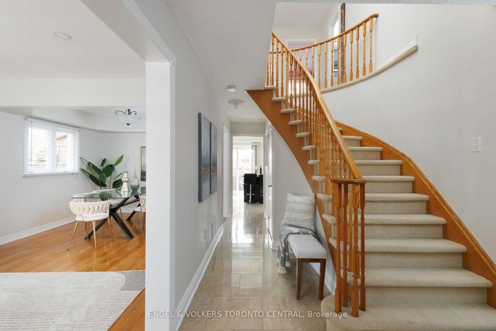 Photo 4 at 1539 Nipissing Court, Amberlea, Pickering