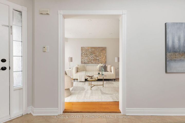 Photo 5 at 1539 Nipissing Court, Amberlea, Pickering