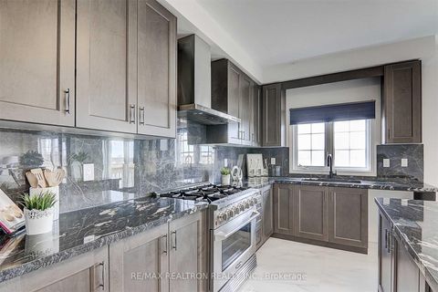 Photo 11 at 112 Connell Drive, Keswick North, Georgina