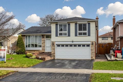 Photo 1 at 30 WAKEFIELD Crescent, L'Amoreaux, Toronto