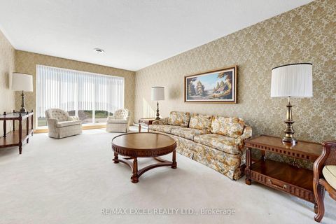 Photo 2 at 30 WAKEFIELD Crescent, L'Amoreaux, Toronto