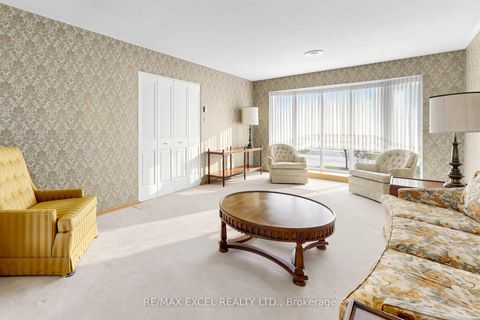 Photo 4 at 30 WAKEFIELD Crescent, L'Amoreaux, Toronto