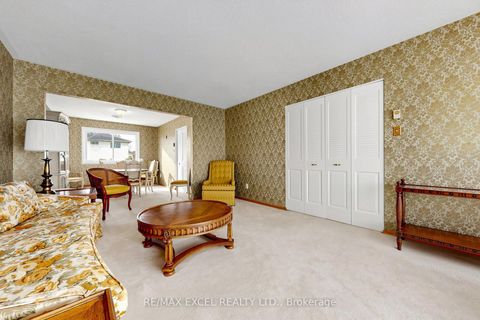Photo 8 at 30 WAKEFIELD Crescent, L'Amoreaux, Toronto