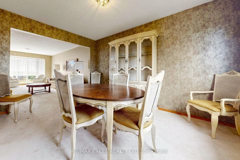 Photo 12 at 30 WAKEFIELD Crescent, L'Amoreaux, Toronto