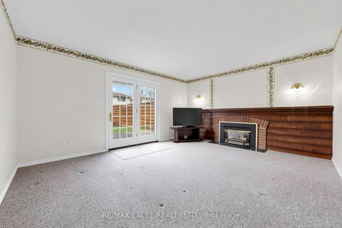 Photo 14 at 30 WAKEFIELD Crescent, L'Amoreaux, Toronto