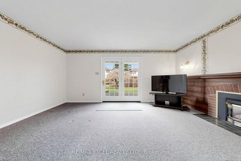 Photo 15 at 30 WAKEFIELD Crescent, L'Amoreaux, Toronto