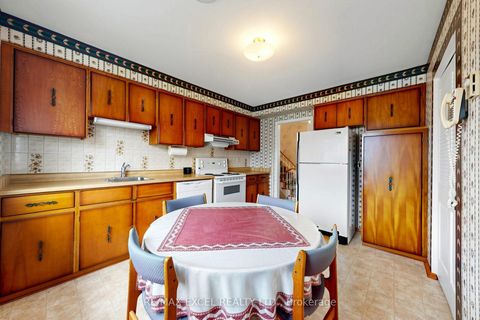 Photo 19 at 30 WAKEFIELD Crescent, L'Amoreaux, Toronto