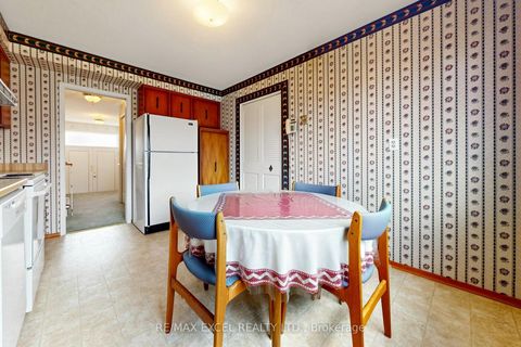 Photo 20 at 30 WAKEFIELD Crescent, L'Amoreaux, Toronto