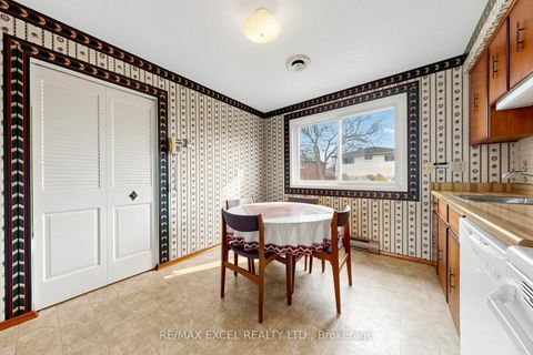 Photo 21 at 30 WAKEFIELD Crescent, L'Amoreaux, Toronto