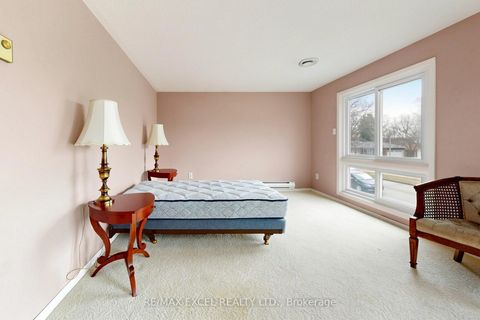 Photo 28 at 30 WAKEFIELD Crescent, L'Amoreaux, Toronto
