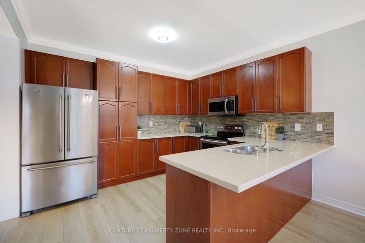 Photo 8 at 43 Alice Springs Crescent, Credit Valley, Brampton