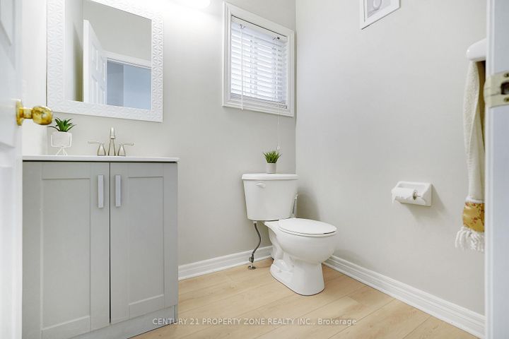 Photo 12 at 43 Alice Springs Crescent, Credit Valley, Brampton